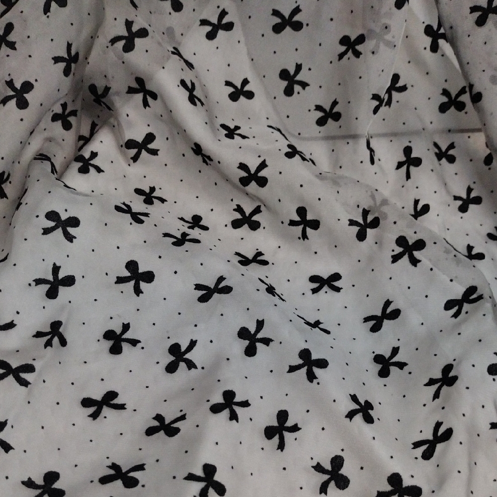 Gray Scarf With Black Bow Pattern - image 3